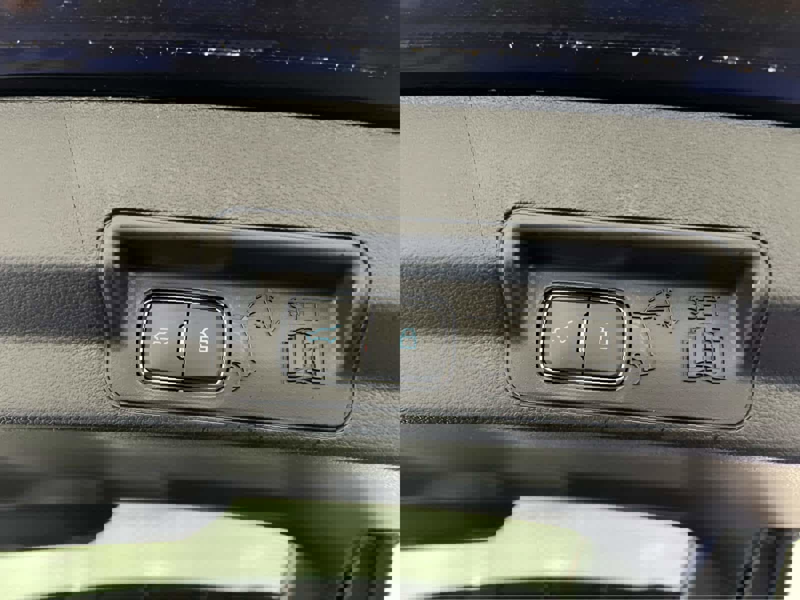 Used 2024 Ford Explorer XLT w/ Equipment Group 202A image 14