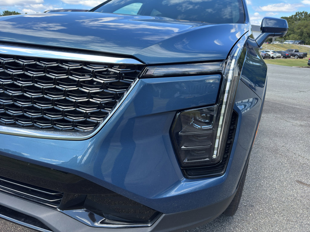 Used 2025 Cadillac XT4 Premium Luxury image 9