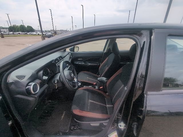 Used 2024 Nissan Versa SR FWD image 12