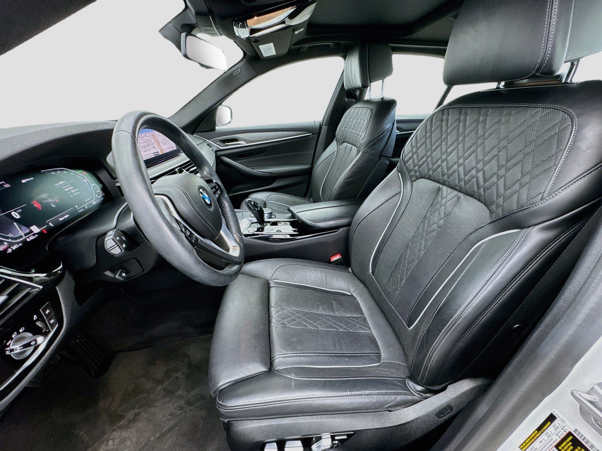 Used 2021 BMW 530e w/ Luxury Seating Package RWD image 13