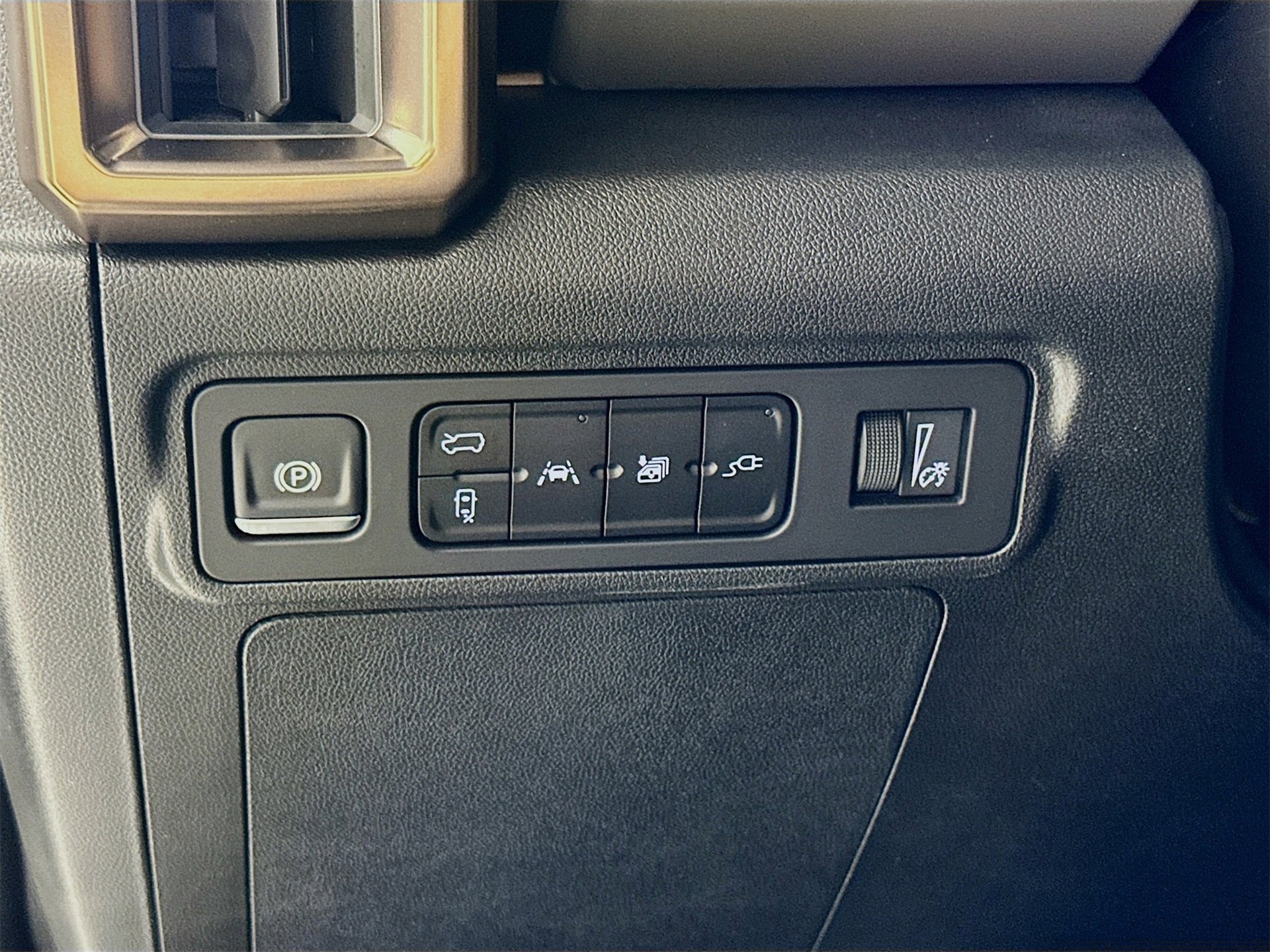 Used 2025 GMC Hummer EV 2X w/ LPO, Sport Package image 11