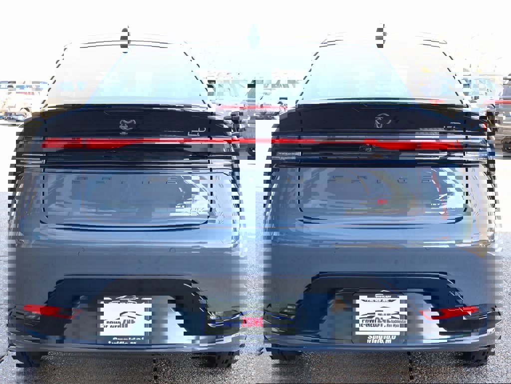 Used 2024 Toyota Prius Limited image 5