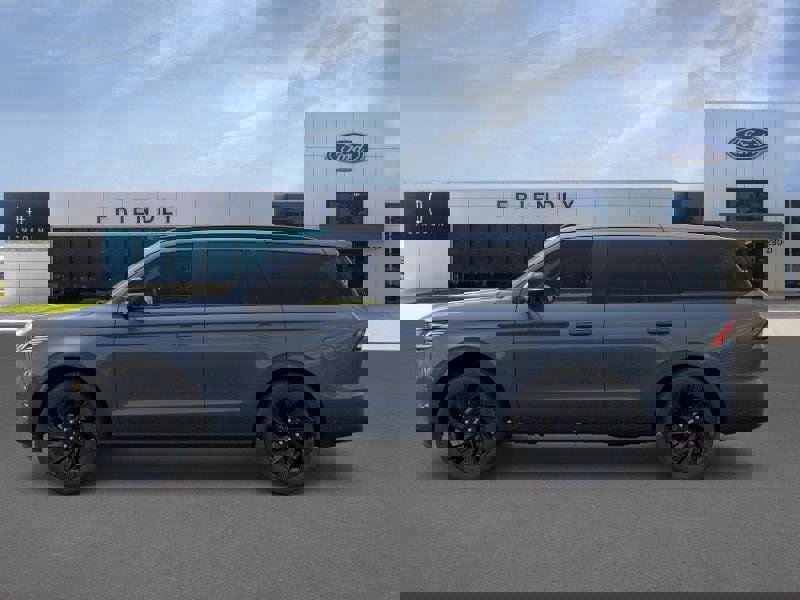 New 2026 Lincoln Navigator Reserve w/ Jet Appearance Package AWD/4WD image 3