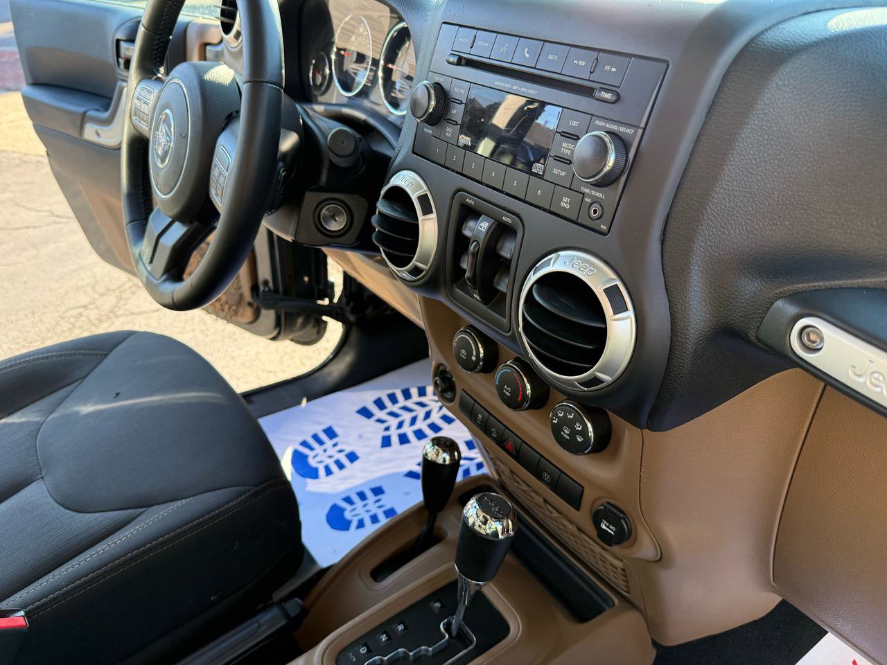 Used 2018 Jeep Wrangler Unlimited Rubicon w/ Connectivity Group AWD/4WD image 29