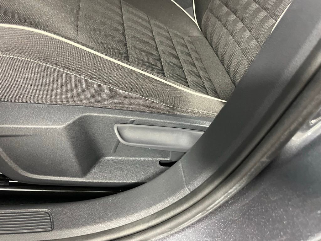 Used 2024 Volkswagen Jetta Sport image 20