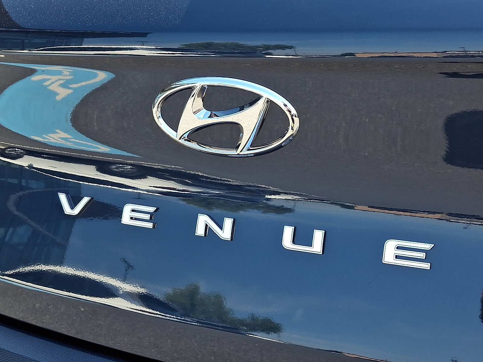Used 2024 Hyundai Venue Limited FWD image 30