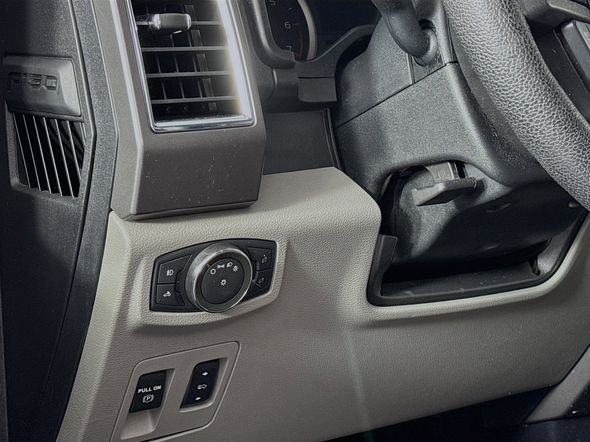 Used 2016 Ford F150 XLT w/ Equipment Group 302A Luxury image 10