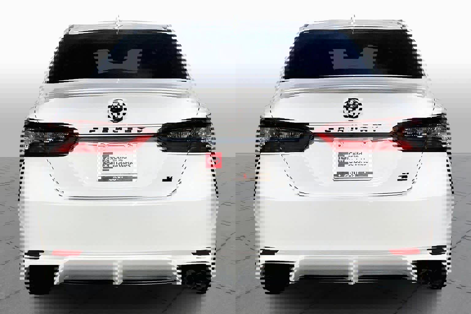 Used 2023 Toyota Camry SE image 4