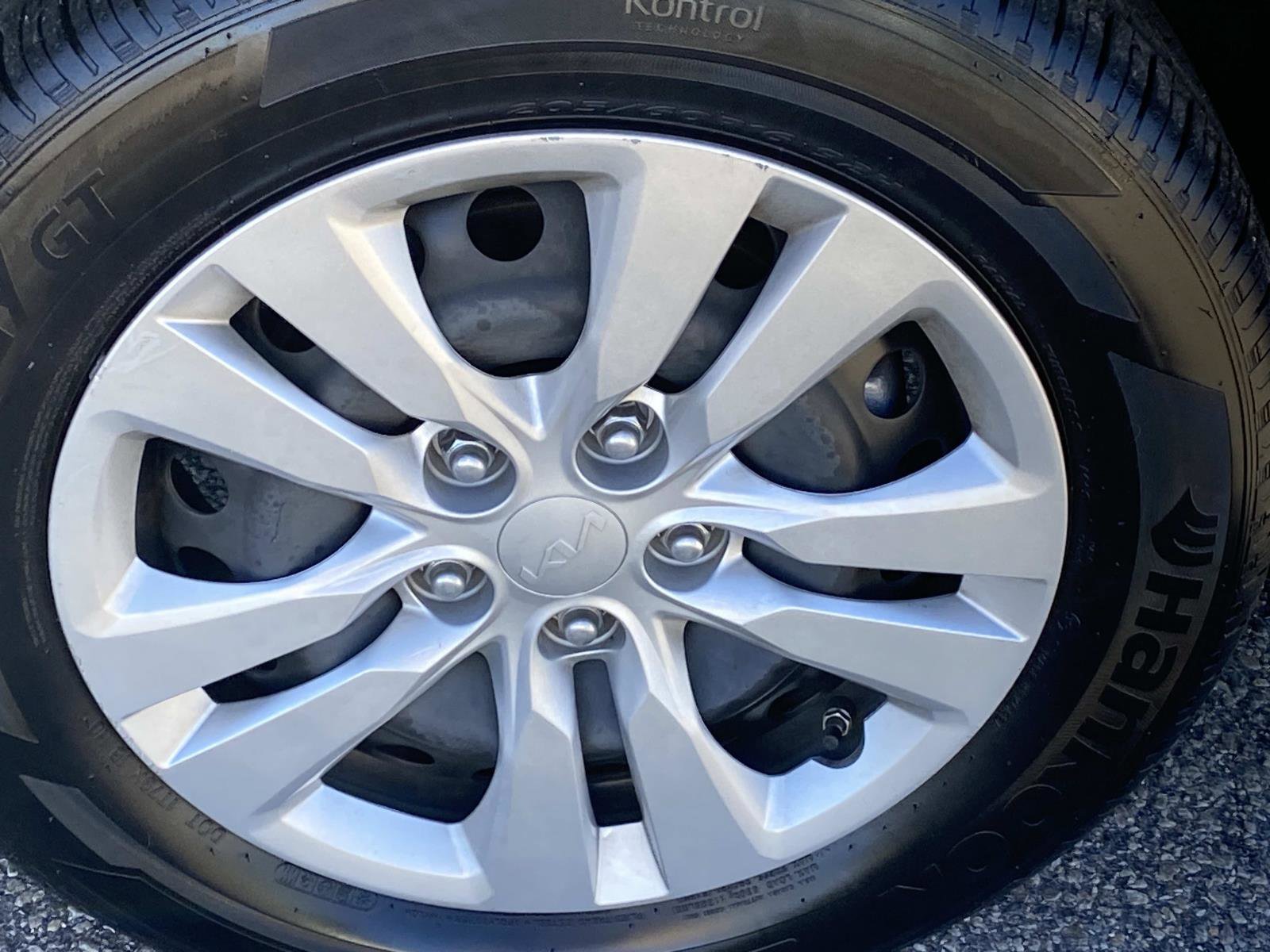 Used 2025 Kia Soul LX image 27