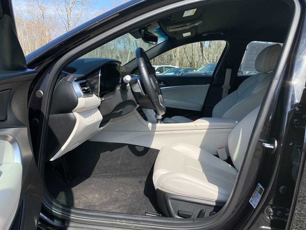 Used 2024 Genesis G70 2.5T image 12
