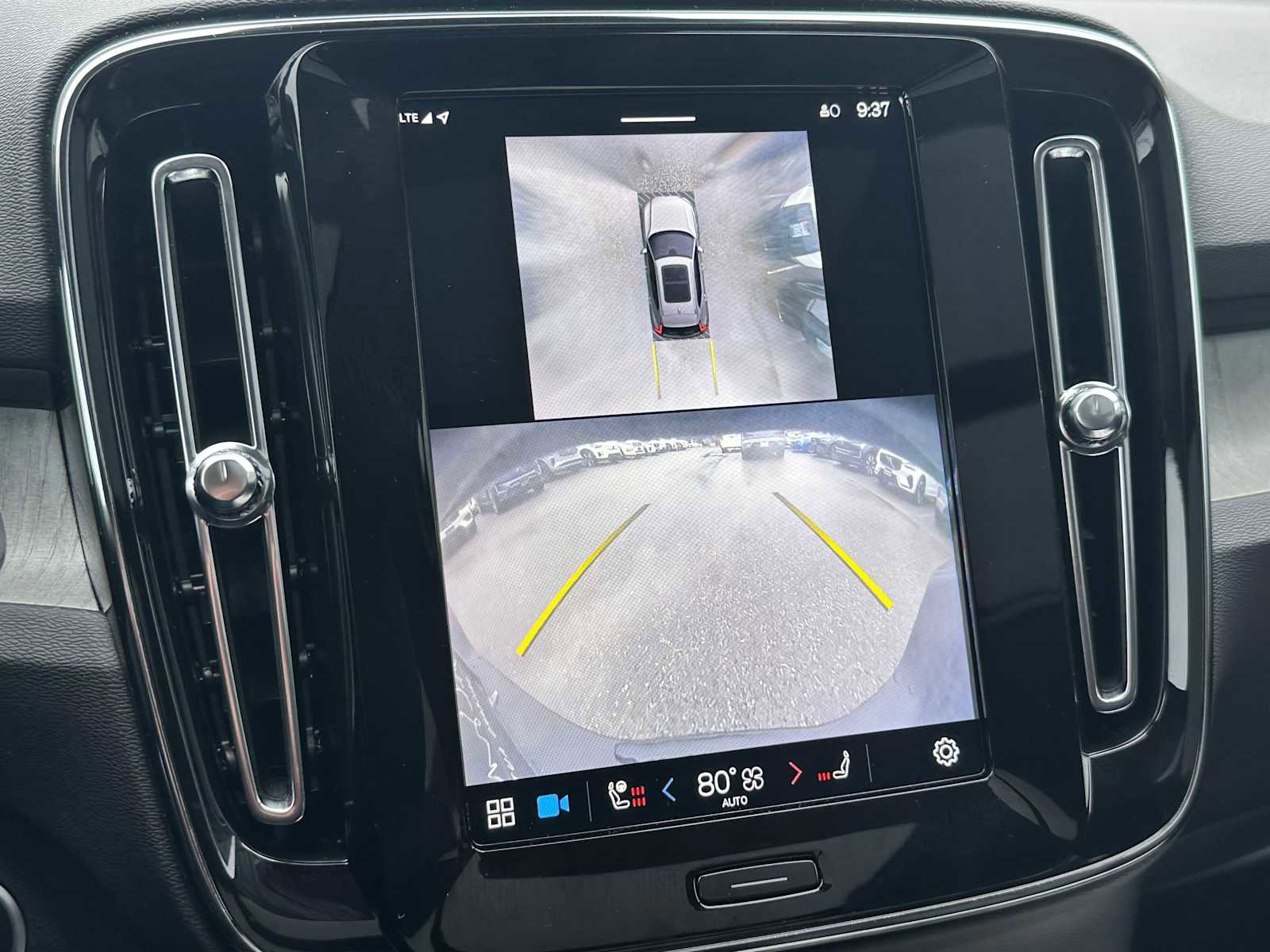 Used 2025 Volvo XC40 B5 Plus w/ Protection Package Premier image 25