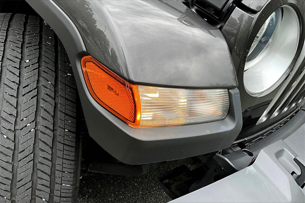 Used 2023 Jeep Wrangler Sahara image 27