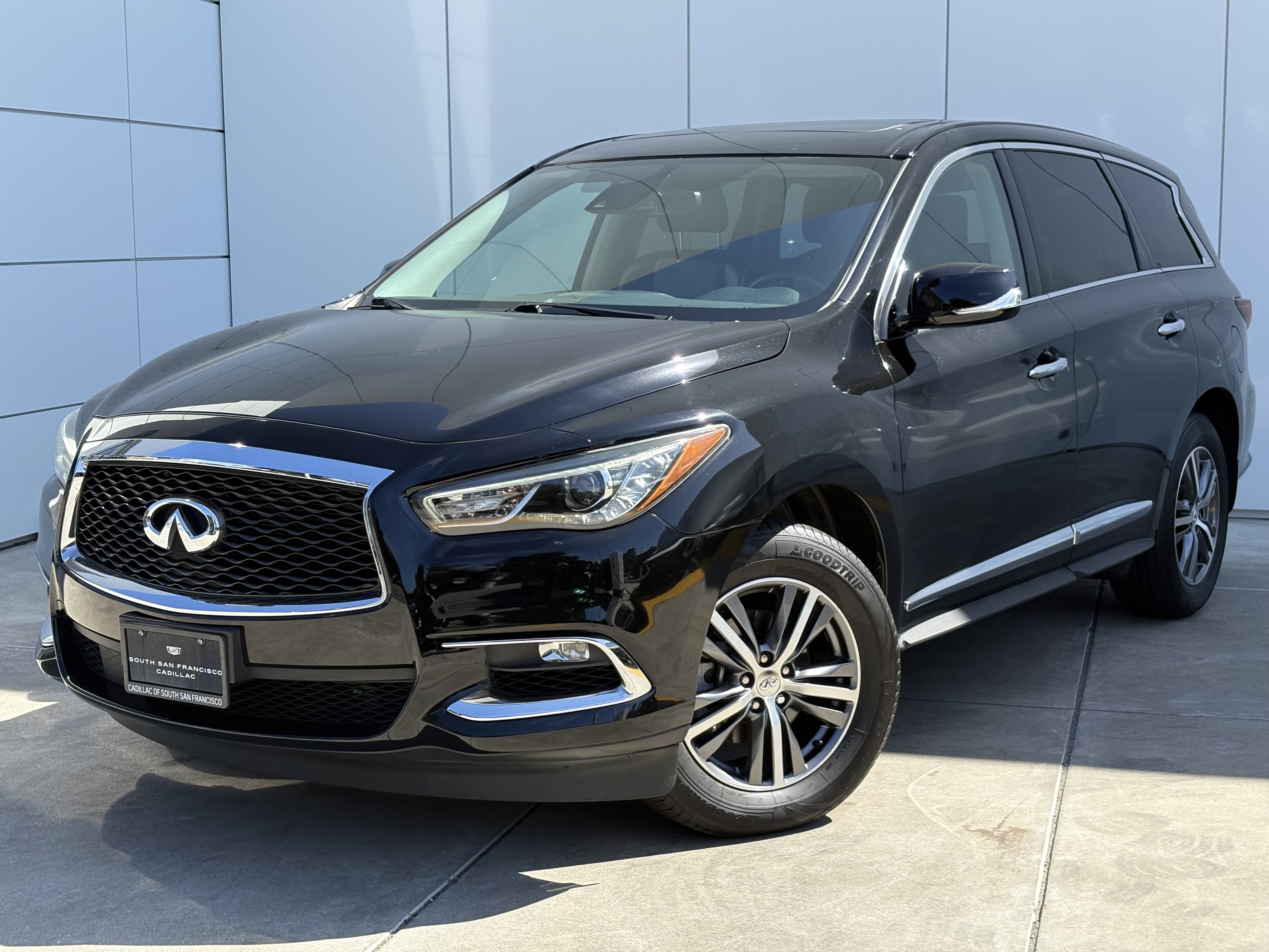 Used 2019 INFINITI QX60 Pure FWD image 2