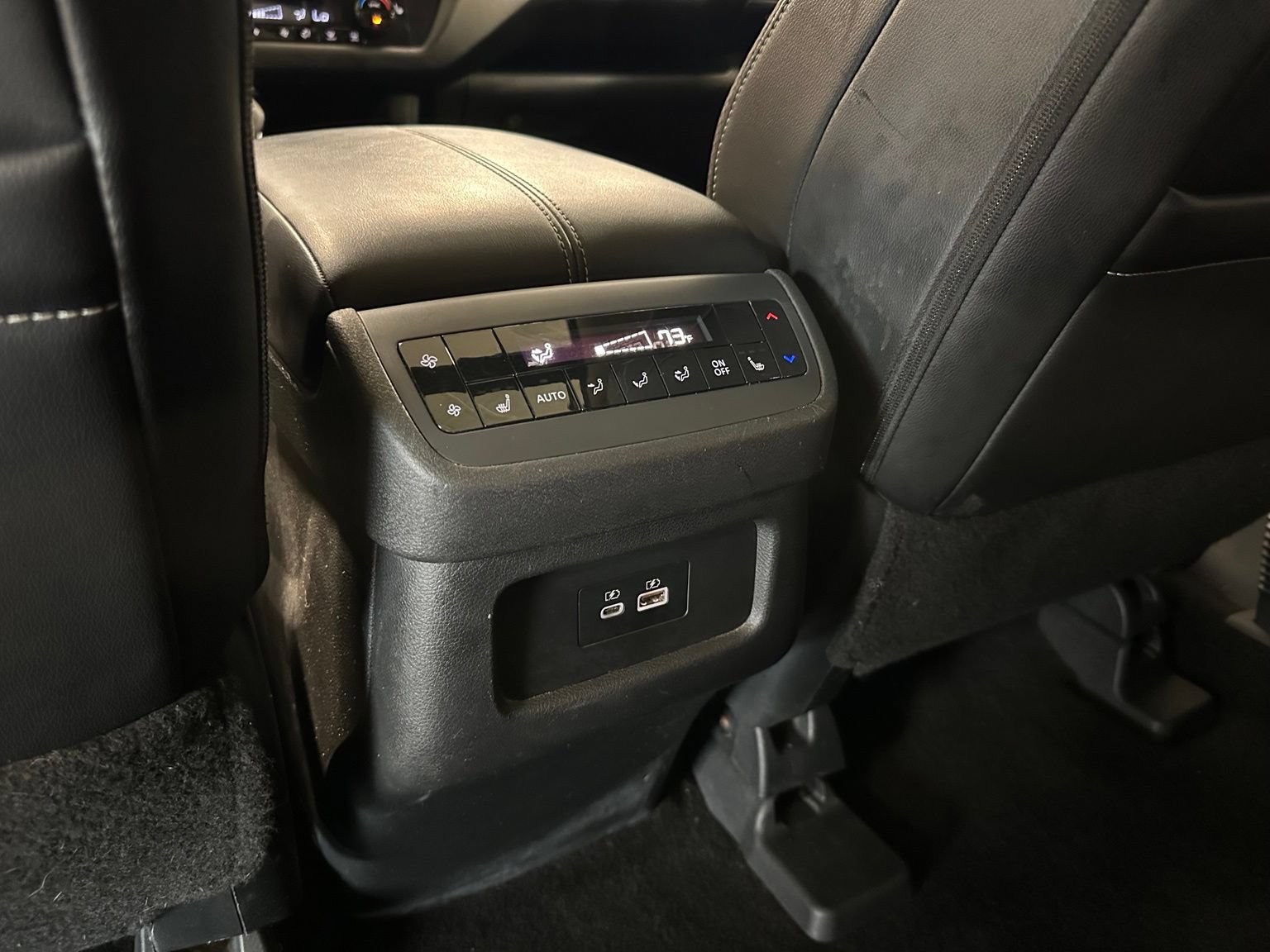 Used 2024 Nissan Pathfinder SL w/ SL Premium Package FWD image 38