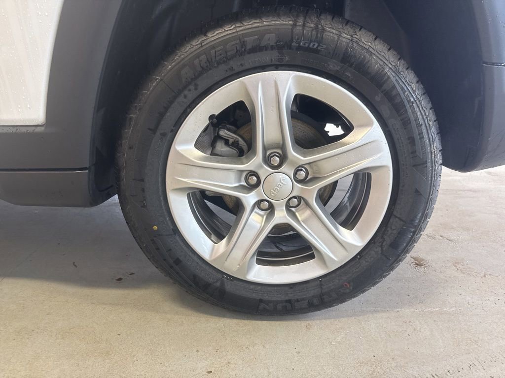 Used 2023 Jeep Compass Latitude w/ Convenience Group image 30