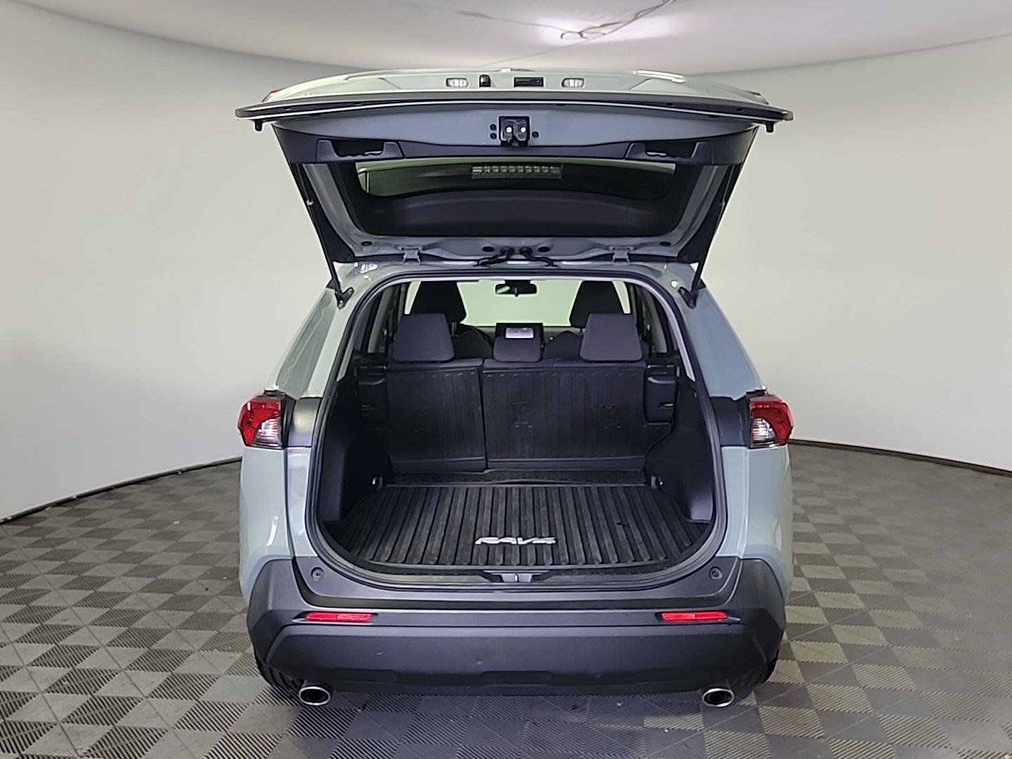 Used 2019 Toyota RAV4 XLE w/ All Weather Liner Package AWD/4WD image 6