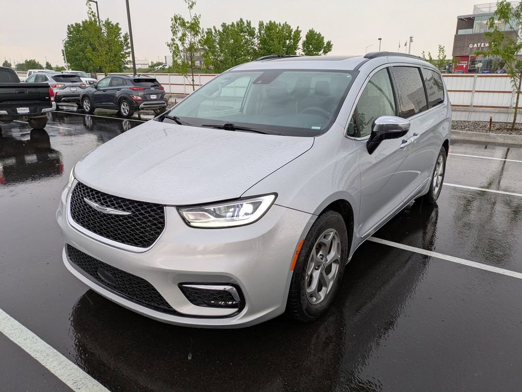 Used 2023 Chrysler Pacifica Limited image 8