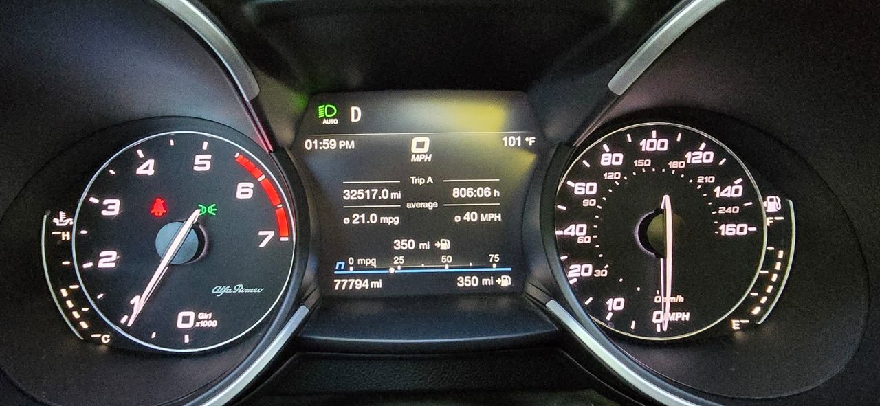 Used 2022 Alfa Romeo Stelvio Veloce AWD/4WD image 17