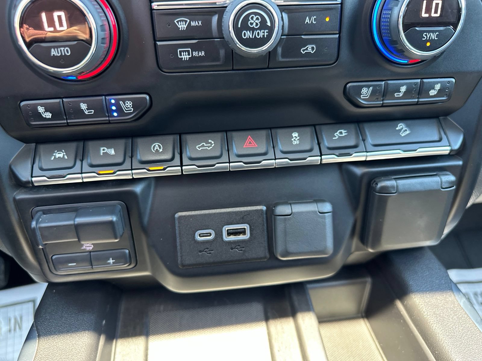 Used 2019 Chevrolet Silverado 1500 LTZ w/ LTZ Premium Package AWD/4WD image 72