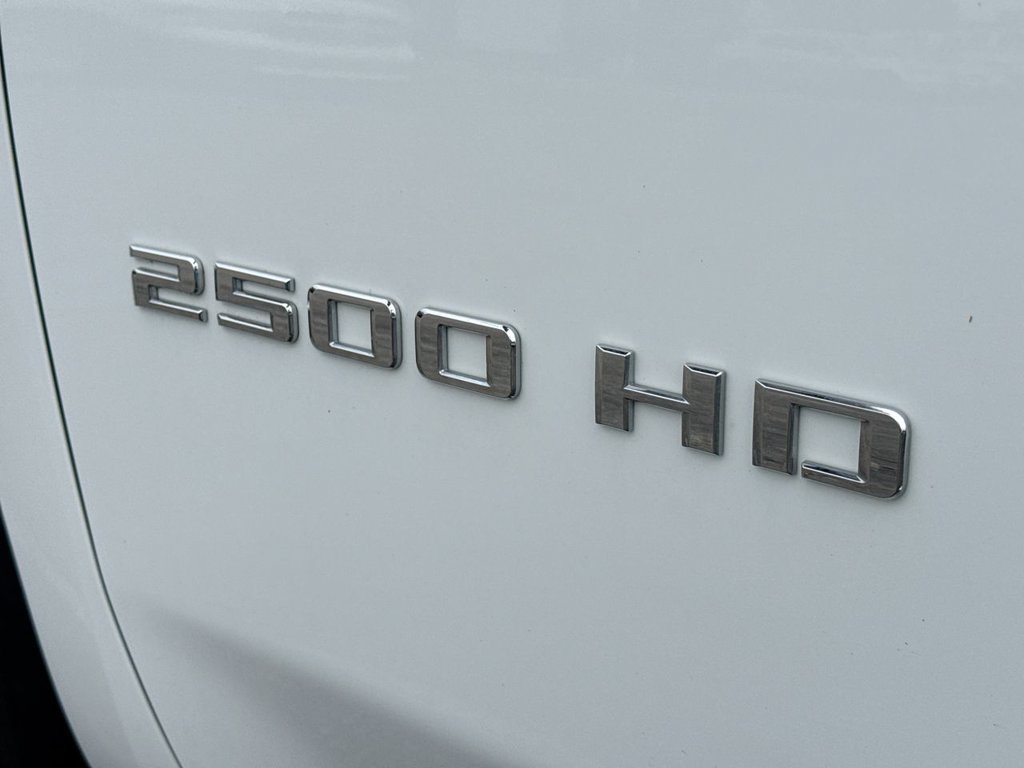 Used 2025 Chevrolet Silverado 2500 LT AWD/4WD image 9