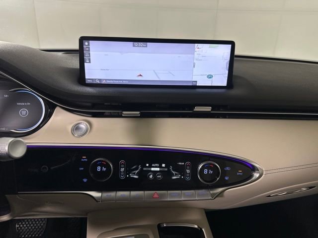 Used 2022 Genesis GV70 2.5T w/ Advanced Package image 23