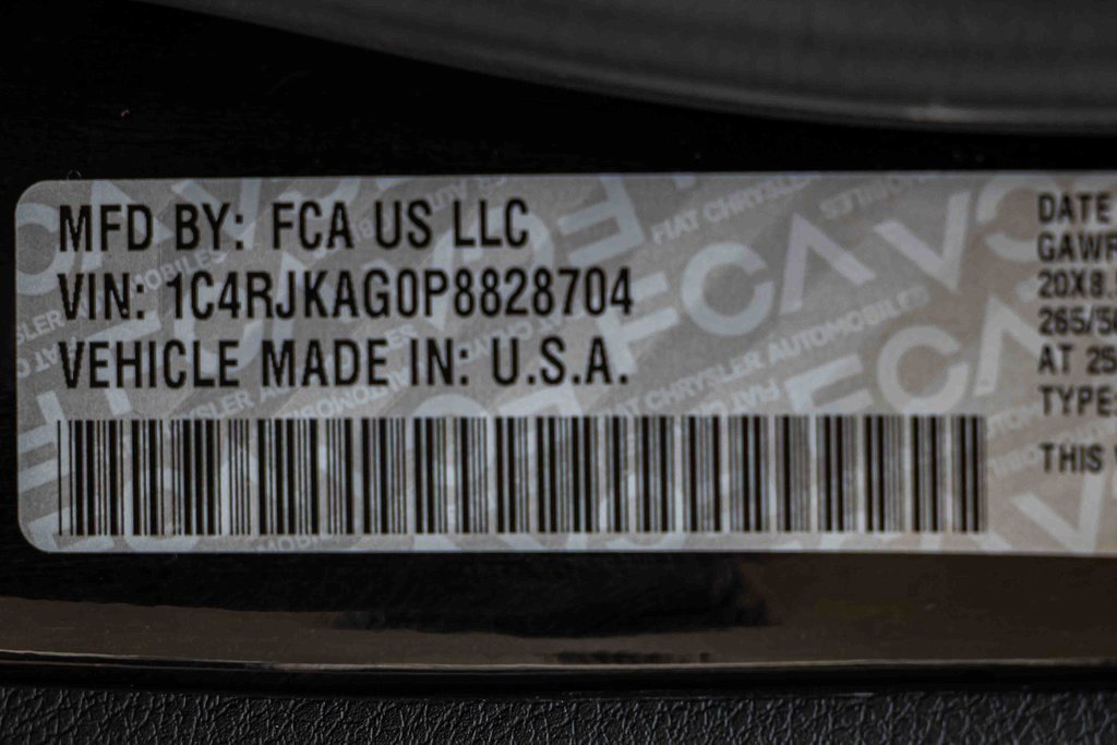 Used 2023 Jeep Grand Cherokee L Laredo image 31