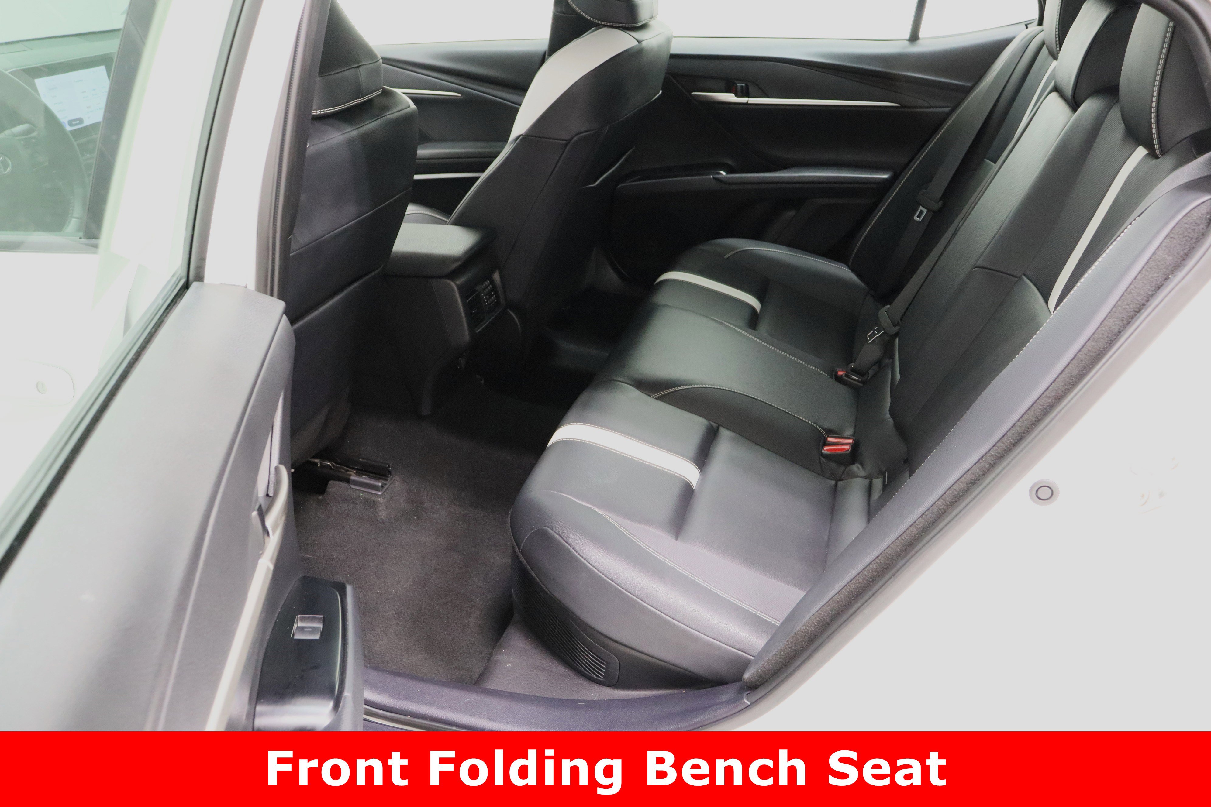 Used 2025 Toyota Camry SE image 28