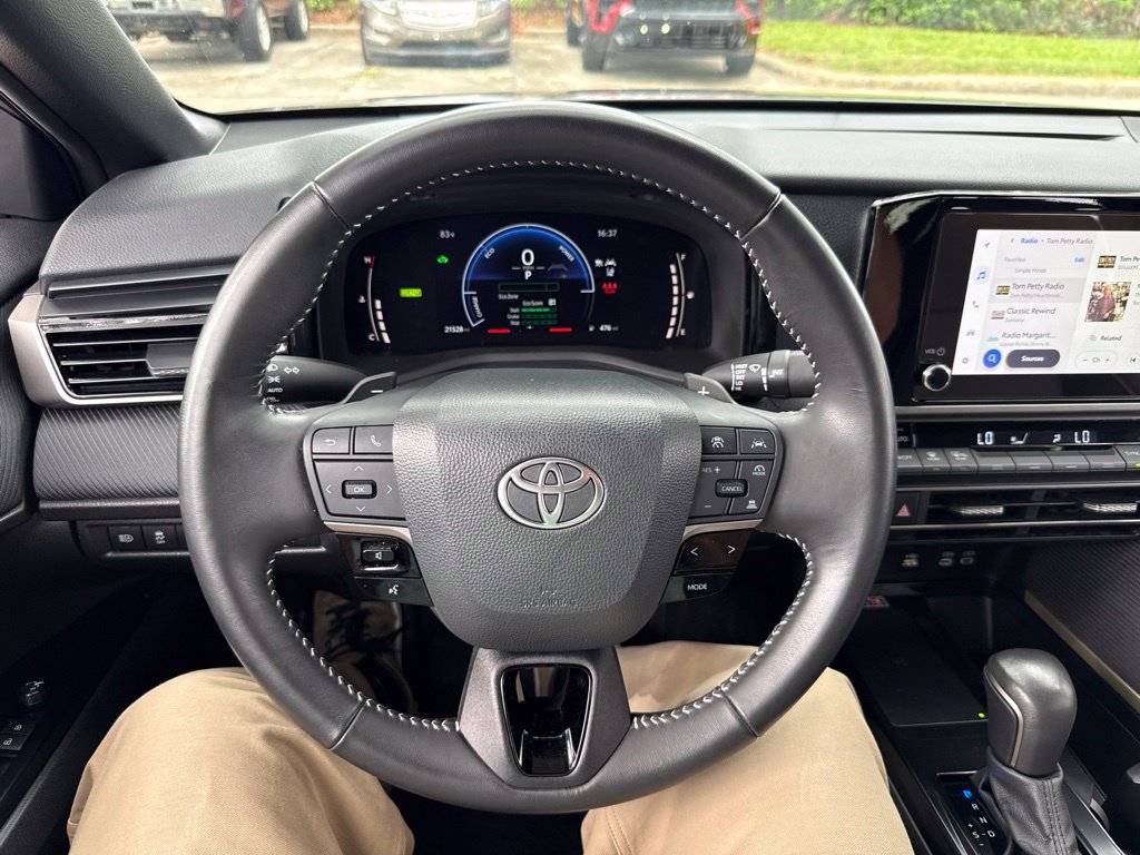 Used 2025 Toyota Camry SE FWD image 26