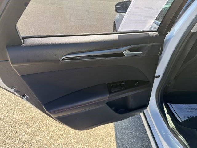 Used 2014 Ford Fusion SE FWD image 12