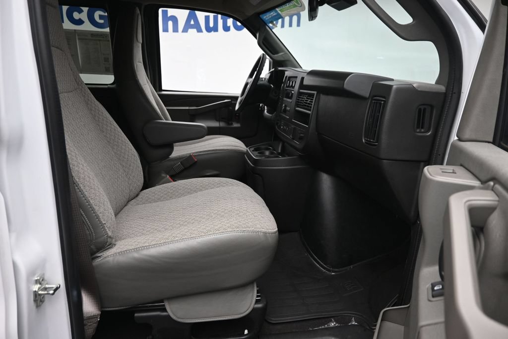 Used 2025 Chevrolet Express 3500 LT w/ LT Preferred Equipment Group RWD image 9