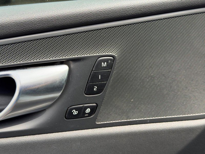 Certified 2023 Volvo XC60 B5 Core AWD/4WD image 18