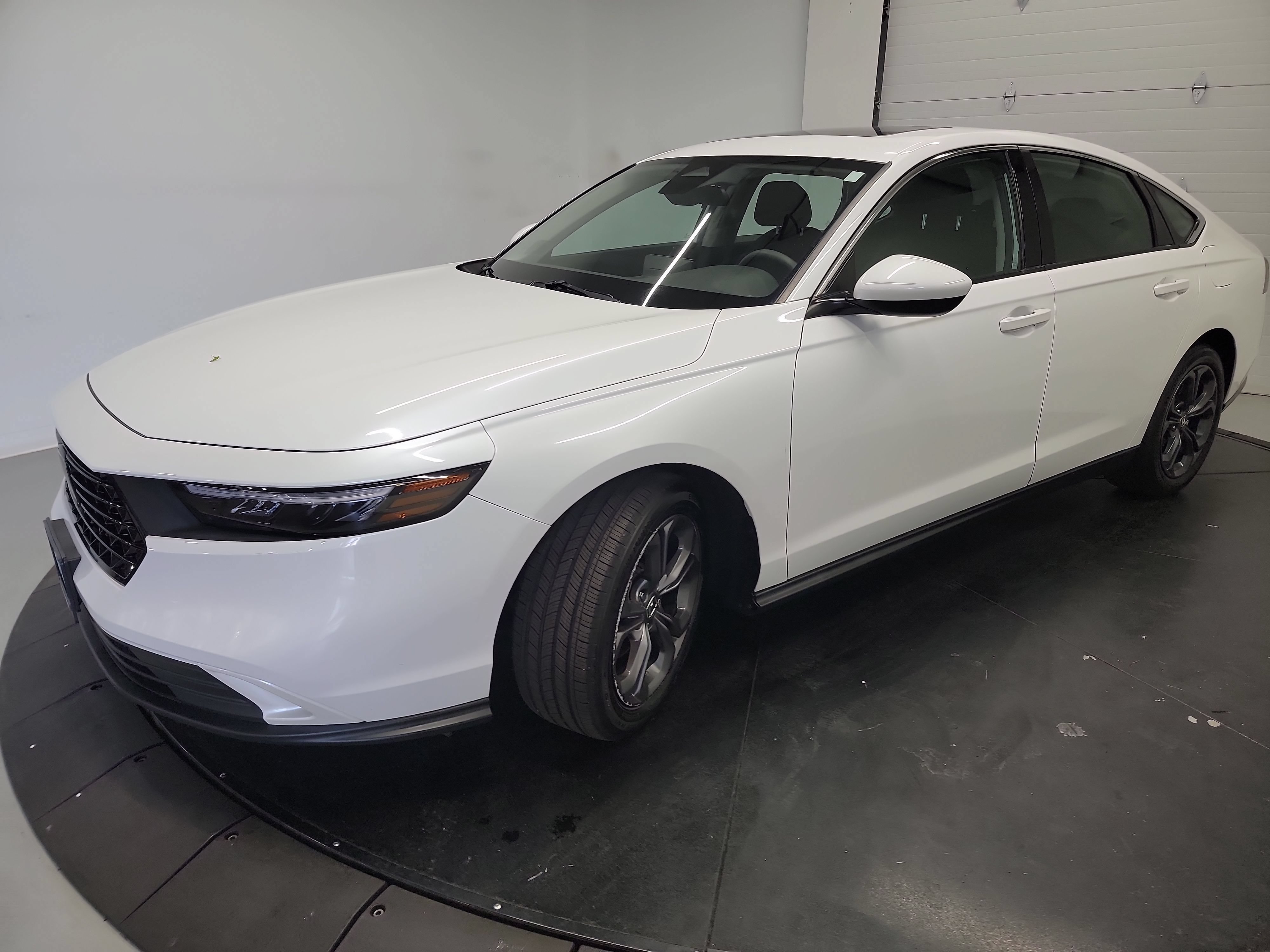 Certified 2023 Honda Accord EX image 3