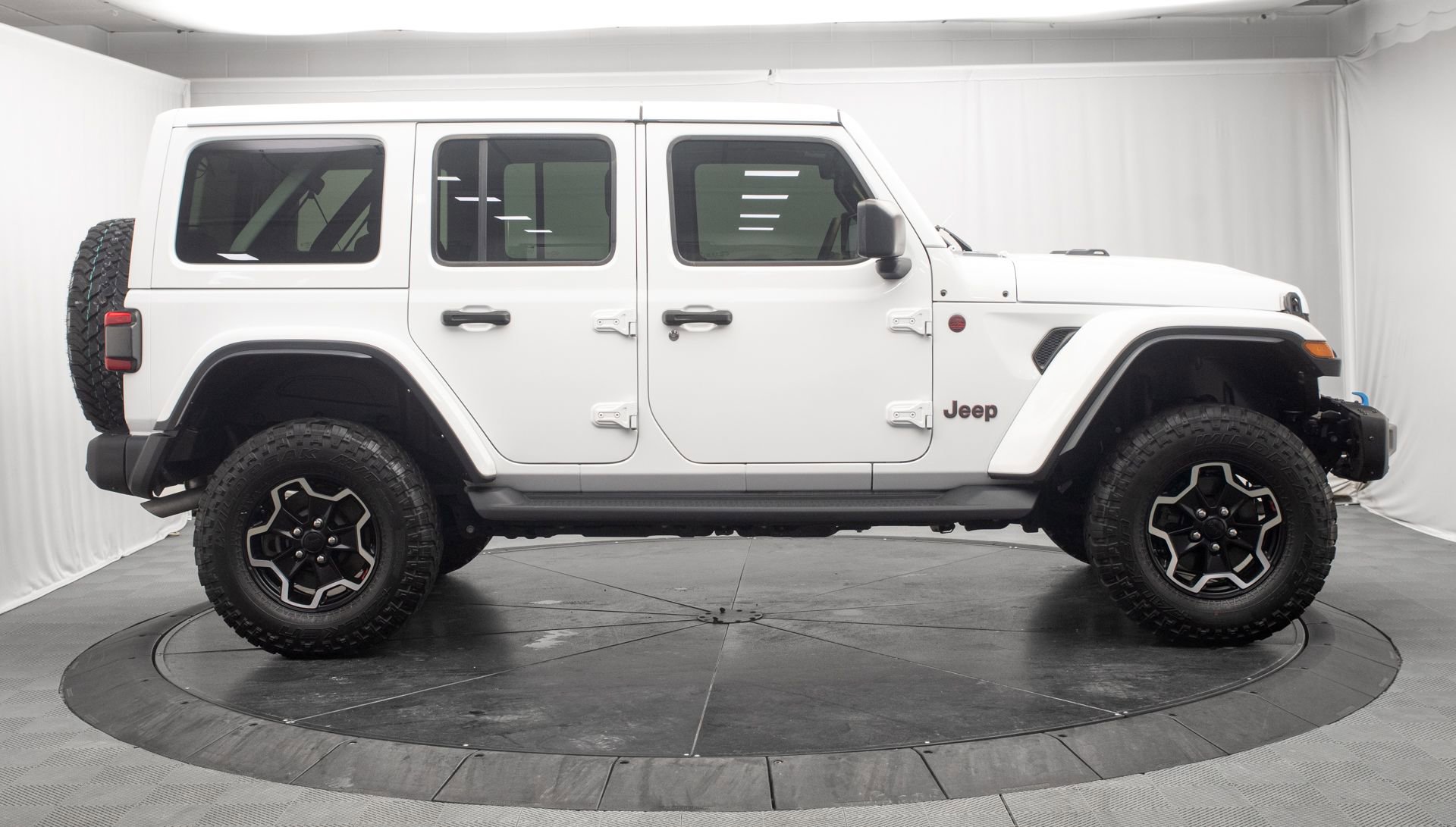 Used 2024 Jeep Wrangler Unlimited Rubicon AWD/4WD image 3