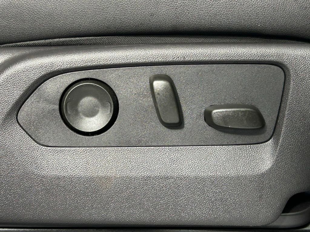 Used 2024 Chevrolet Silverado 2500 ZR2 w/ Technology Package AWD/4WD image 12