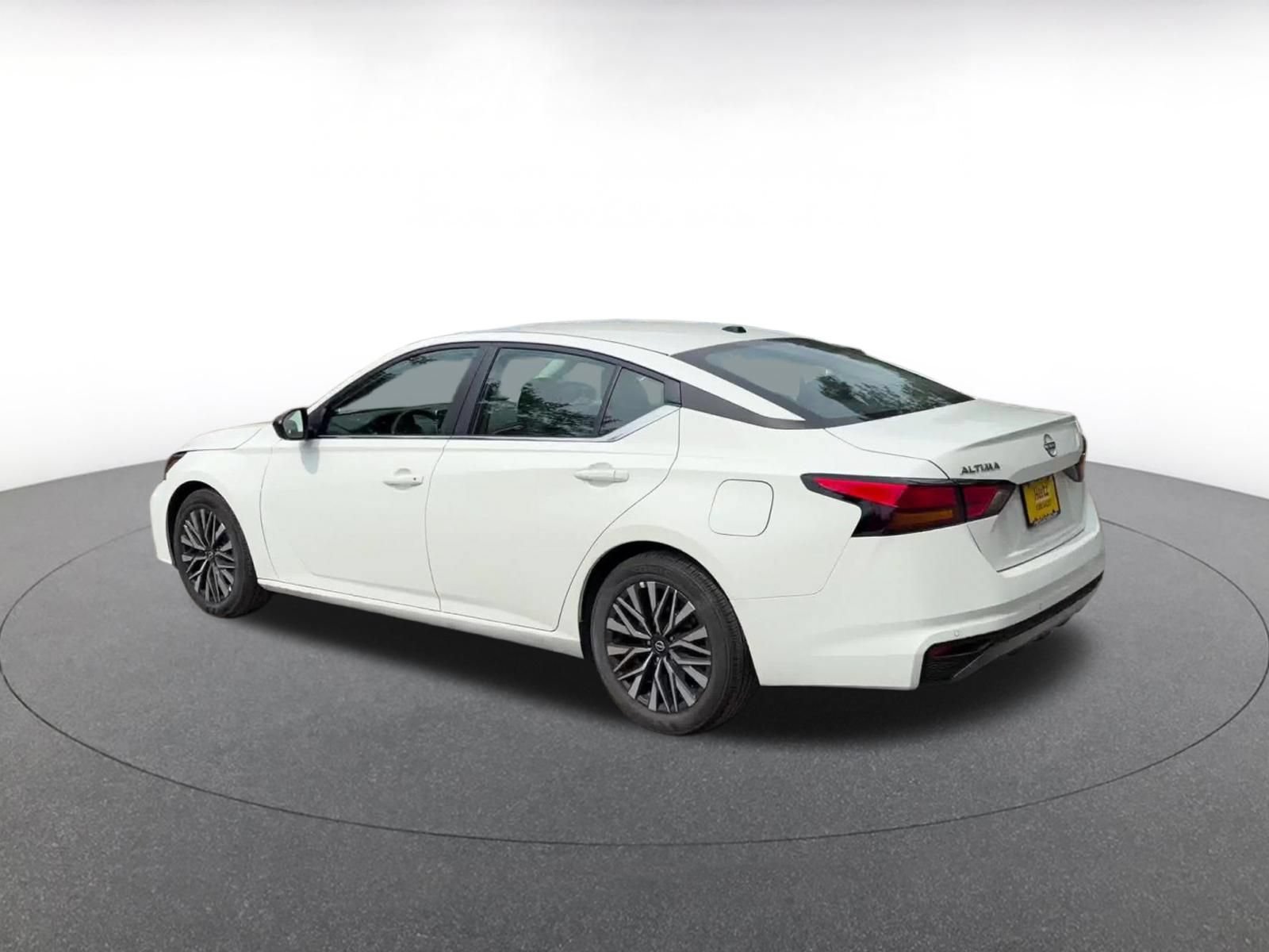 Used 2026 Nissan Altima 2.5 SV FWD image 9
