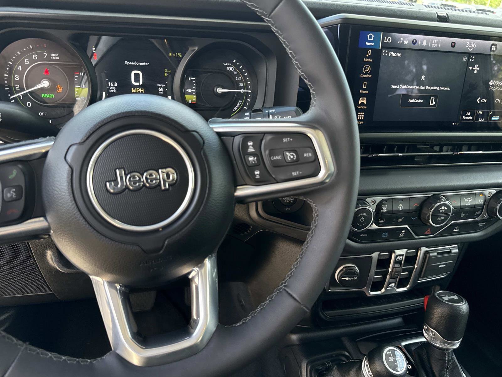 Used 2025 Jeep Wrangler Sahara image 29