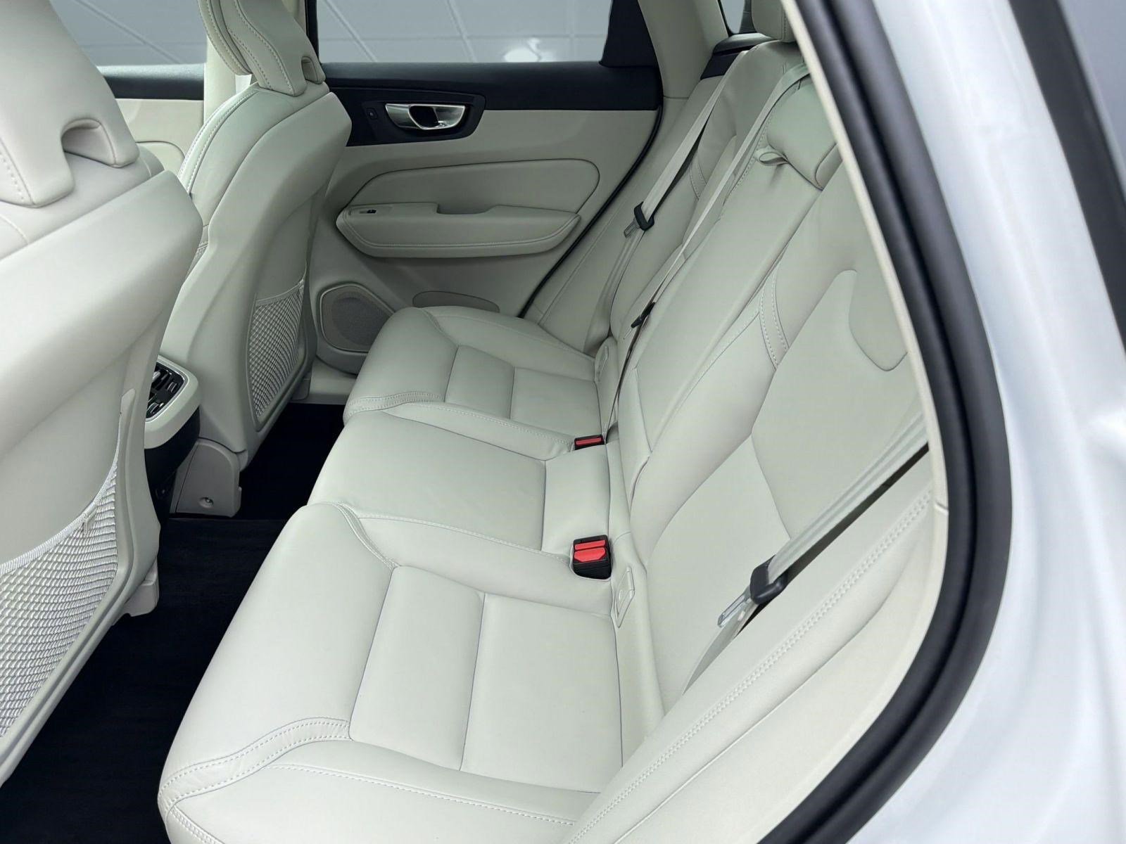 Certified 2024 Volvo XC60 B5 Ultimate image 15