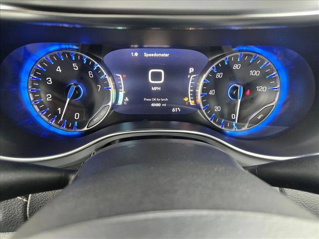 Used 2025 Chrysler Pacifica Limited image 11