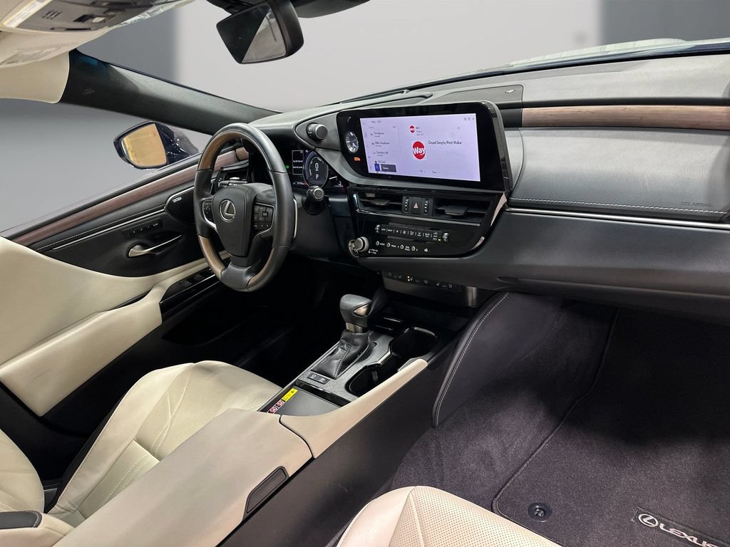 Used 2024 Lexus ES 300h Ultra Luxury FWD image 16