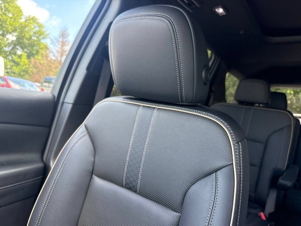 Used 2026 Chevrolet Traverse High Country w/ LPO, Floor Liner Package AWD/4WD image 18