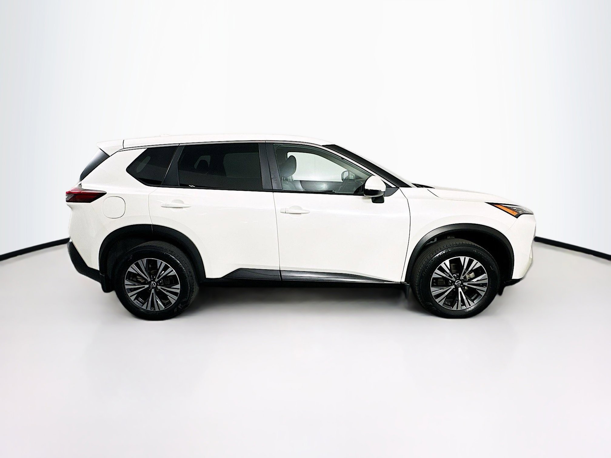 Used 2023 Nissan Rogue SV image 10