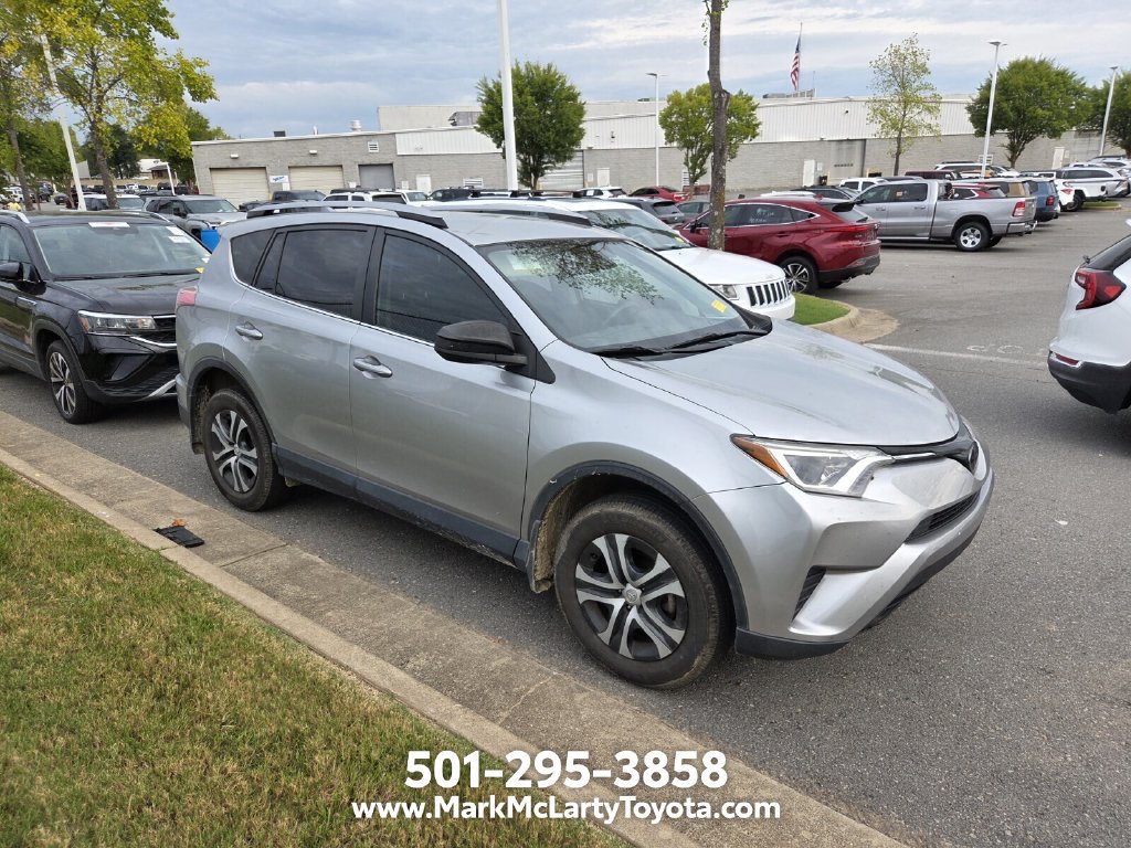 Used 2018 Toyota RAV4 LE FWD image 3