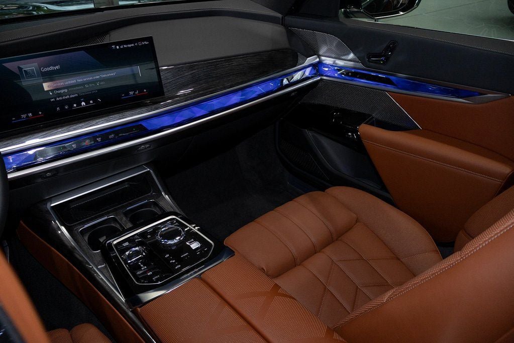 Used 2025 BMW i7 eDrive50 w/ Premium Package RWD image 40