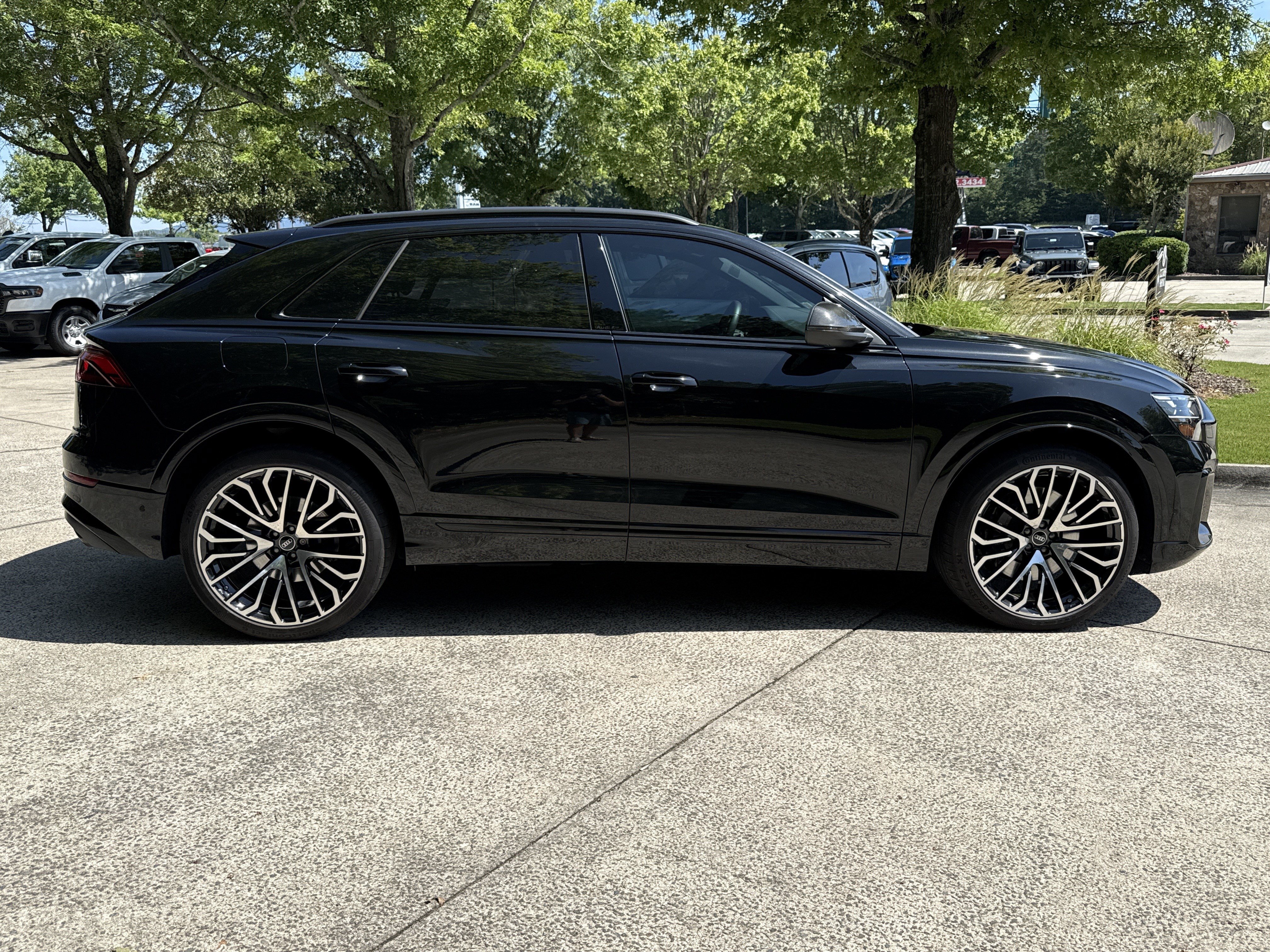 Used 2024 Audi SQ8 Prestige AWD/4WD image 8