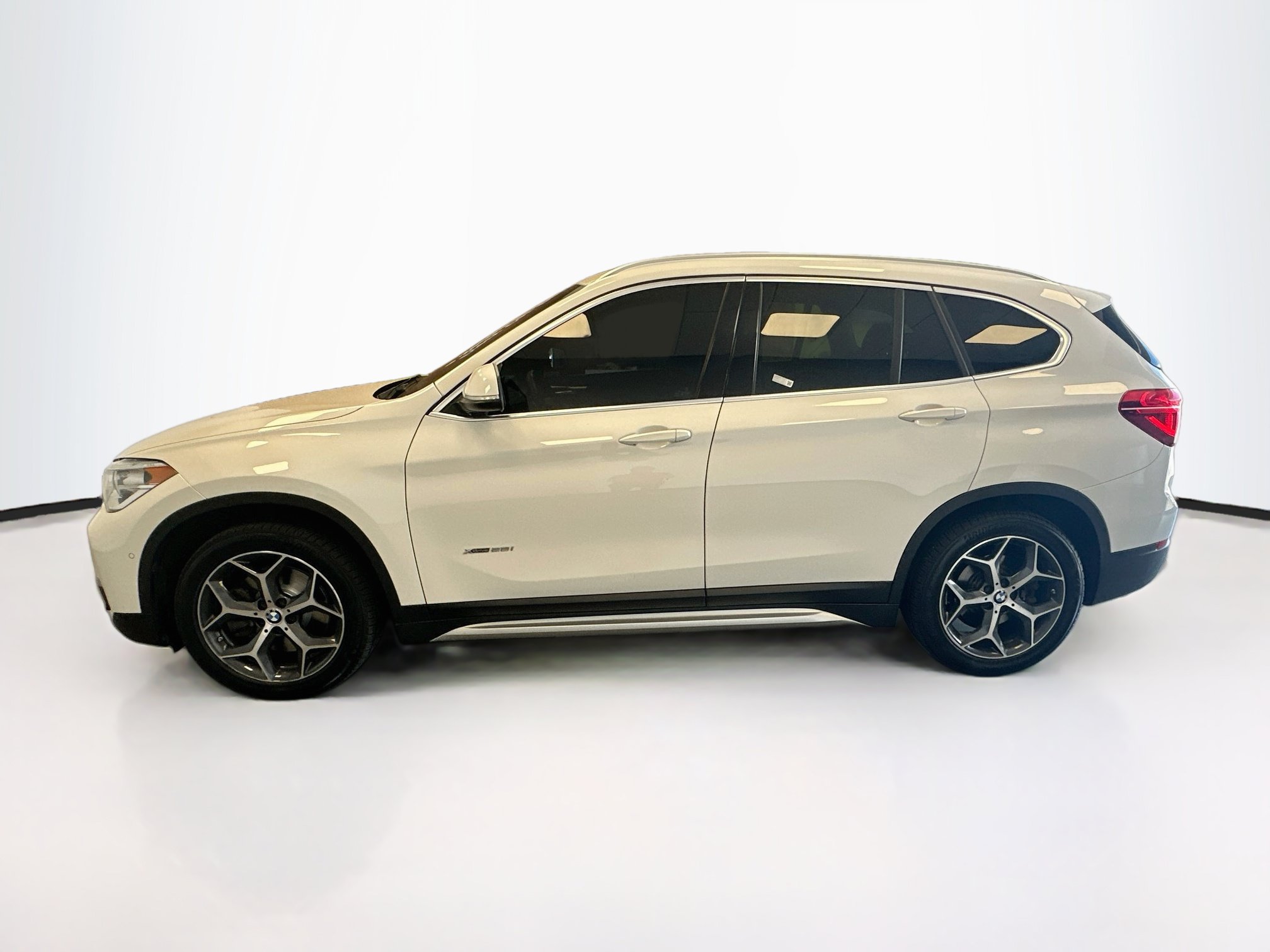 Used 2018 BMW X1 xDrive28i AWD/4WD image 4