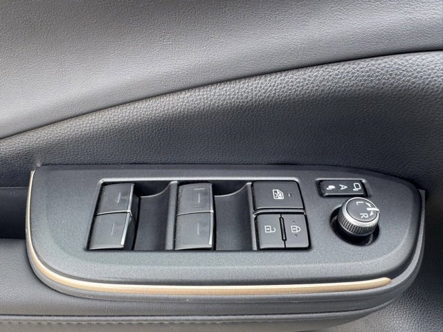 Used 2023 Toyota Crown XLE image 8