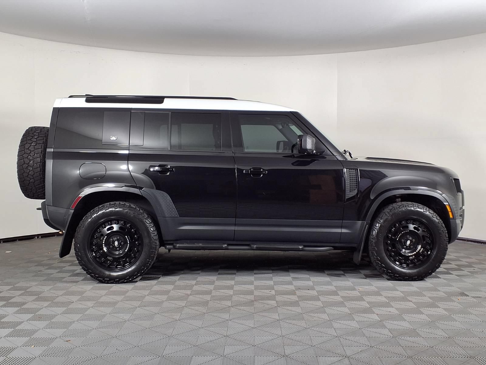Used 2024 Land Rover Defender 110 S AWD/4WD image 33