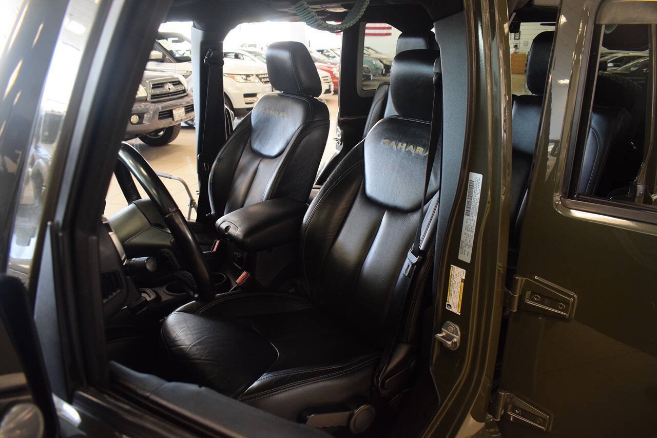 Used 2015 Jeep Wrangler Unlimited Sahara w/ Dual Top Group AWD/4WD image 53