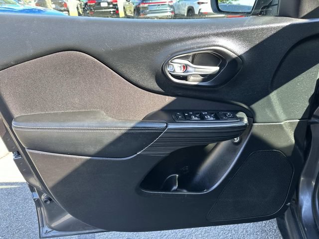 Used 2015 Jeep Cherokee Latitude w/ Cold Weather Group FWD image 17
