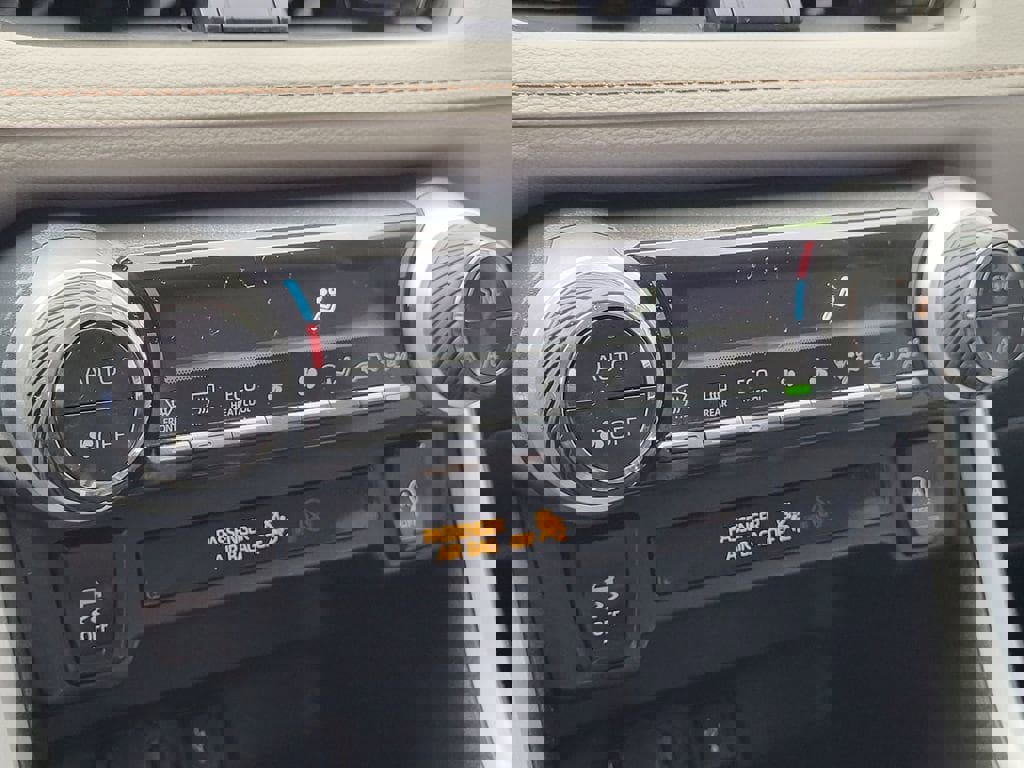 Used 2021 Toyota RAV4 XLE image 14